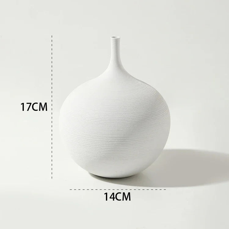 Hochwertige, ästhetische Design-Keramikvase in Weiß mit horizontalen Riffeln